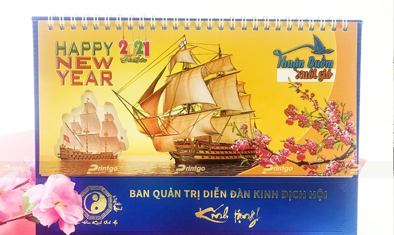 Sự khác biệt giữa lịch để bàn ép kim và không ép kim